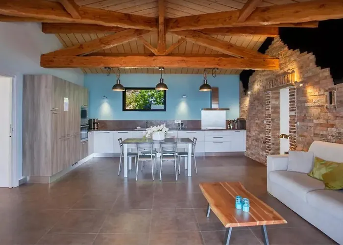 Moderne Avec Piscine Privee A - 95 M²