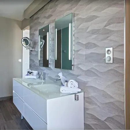 Moderne Avec Piscine Privee A - 95 M² *